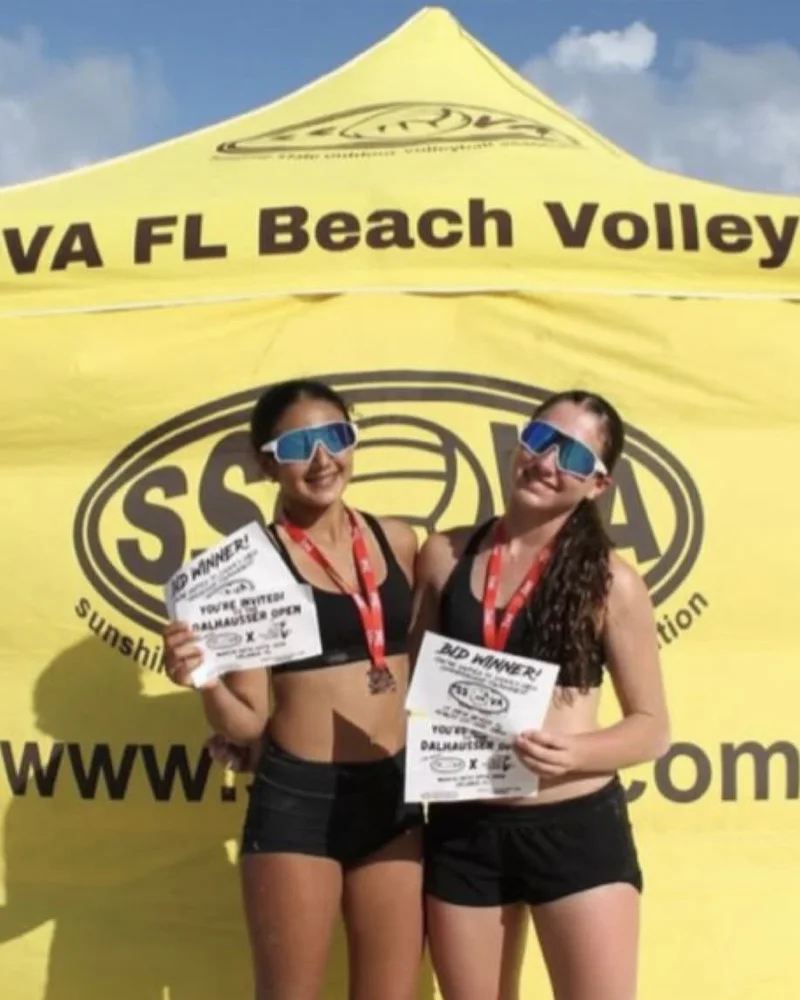 Sophia Broche and Isa Sotolongo with their SSOVA silver medals