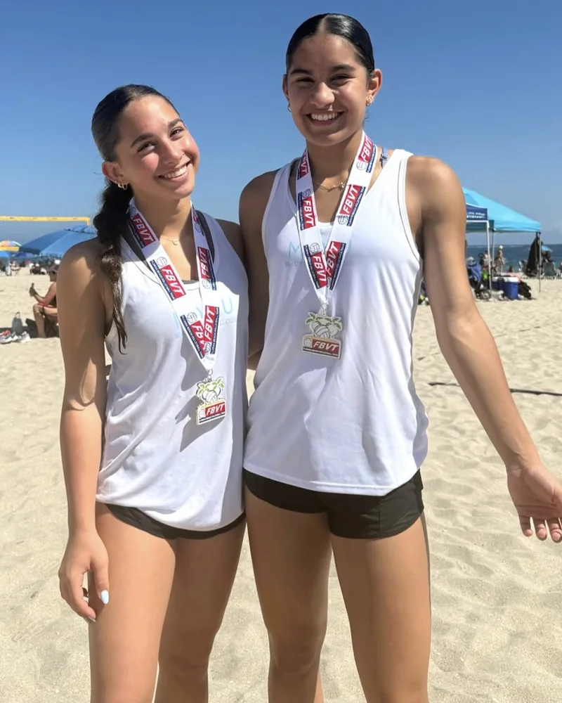 Tory Young and Anabelle Bencosme with their Florida Beach Volleyball Tour silver medals