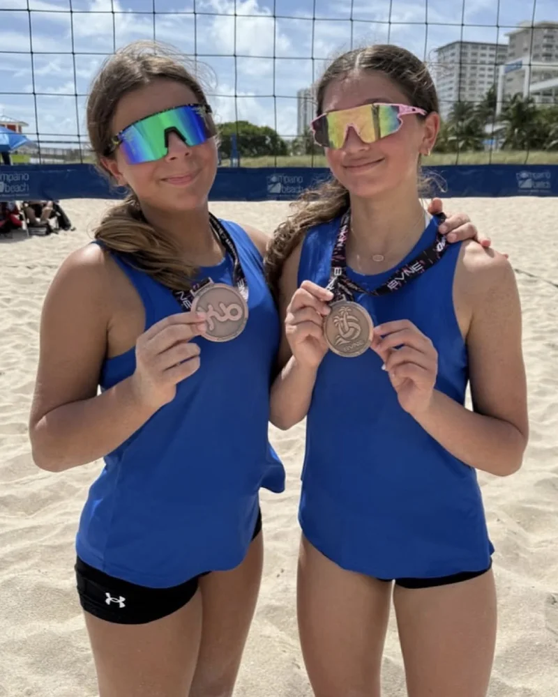 Victoria Di Lena and Olivia Salcedo with their BVNE Florida Beach Volleyball Tour bronze medals