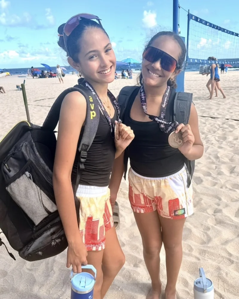 Julieta Arnaiz and Mia Arnaiz with their BVNE Florida Beach Volleyball Tour bronze medals